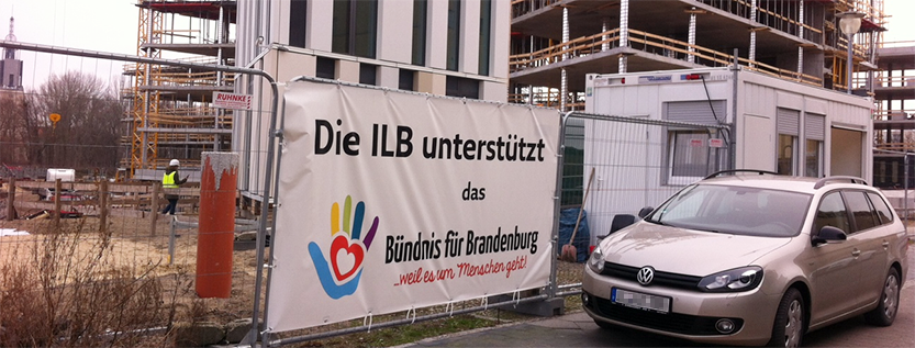 ILB wirbt am Bauzaun für das "Bündnis für Brandenburg"