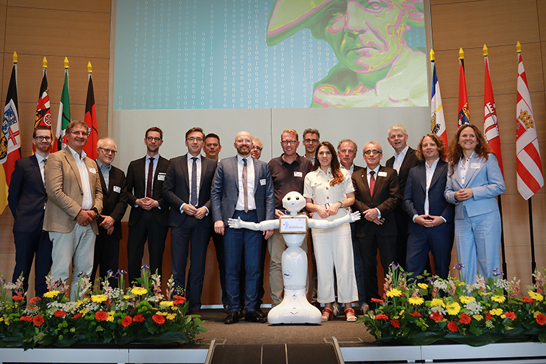 Gruppenbild bei der ersten Konferenz der Digitalkoordinatoren der Länder