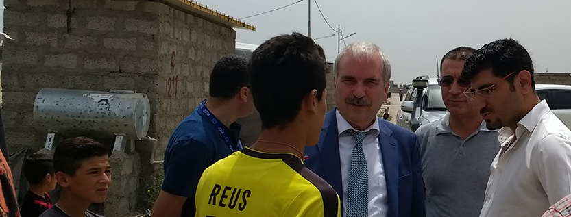 Martin Gorholt besichtigt auf seiner Irak-Reise ein Flüchtlingscamp