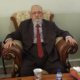 Martin Gorholt spricht mit dem weltlichen Oberhaupt der Yeziden, Mîr Tahsin, über die aktuelle Situation der religiösen Minderheit im nördlichen Irak