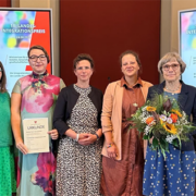 Wittenberges Bürgermeister Dr. Oliver Hermann, Mareike Sabl, Nadia Karol, Martina Fähling, Tina Vogel und Annette Flade (Marthas Tisch), Landesintegrationsbeauftragte Diana Gonzalez Olivo und Brandenburgs Integrationsminister René Wilke (Foto: Stadt Wittenberge / Martin Ferch)