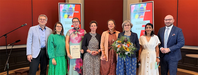 Wittenberges Bürgermeister Dr. Oliver Hermann, Mareike Sabl, Nadia Karol, Martina Fähling, Tina Vogel und Annette Flade (Marthas Tisch), Landesintegrationsbeauftragte Diana Gonzalez Olivo und Brandenburgs Integrationsminister René Wilke (Foto: Stadt Wittenberge / Martin Ferch)
