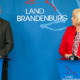 Die Johanniter-Unfall-Hilfe ist neuer Kooperationspartner: Landesvorstand der JUH David Kreuziger und Staatssekretärin Jutta Jahns-Böhm (Foto: Tolerantes Brandenburg)