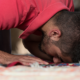 Religionssensible Migrationssozialarbeit – Symbolfoto (Foto: Jale Ibrak – stock.adobe.com)
