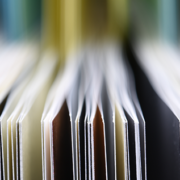 Symbolbild Bücher, Akten, Studie, Vertrag (Foto: salita2010 – stock.adobe.com)