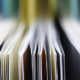 Symbolbild Bücher, Akten, Studie, Vertrag (Foto: salita2010 – stock.adobe.com)