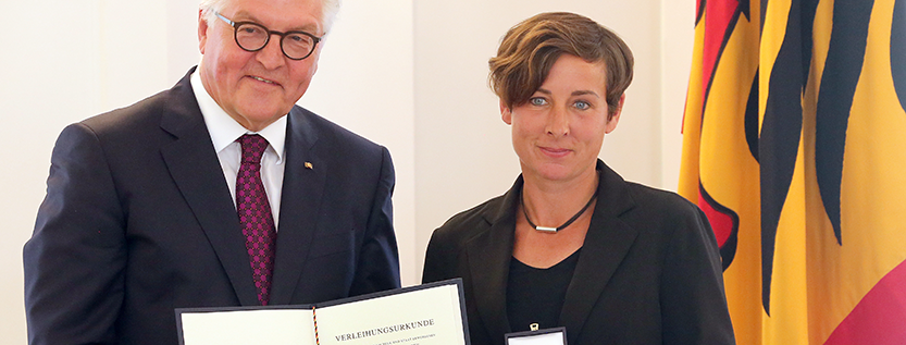 Bundespräsident Frank-Walter Steinmeier und Juli Zeh (Foto: dpa/Wolfgang Kumm)